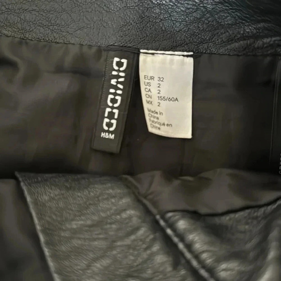 H&M Divided Faux Leather Mini Skirt Black Quilted Metal Zipper - Picture 3 of 4